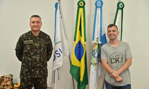 Prefeito de BM recebe visita do comandante da 1ª Região Militar 